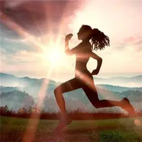 向着阳光奔跑的图片头像唯美早晨向阳光奔跑的图片头像