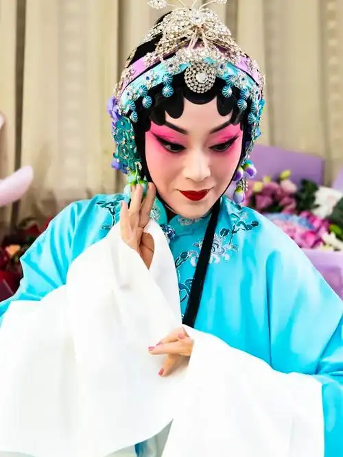 京剧演员姜亦珊离世!41岁的她穿私服气质典雅,换青衣美得闪耀