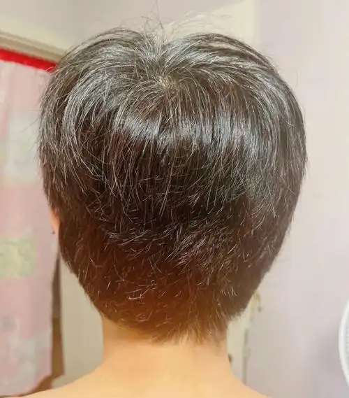 将近60岁的头发发量很多