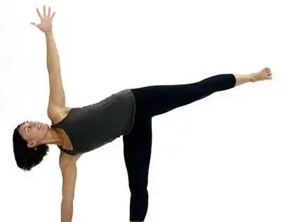 瑜伽半月式全套动作详解