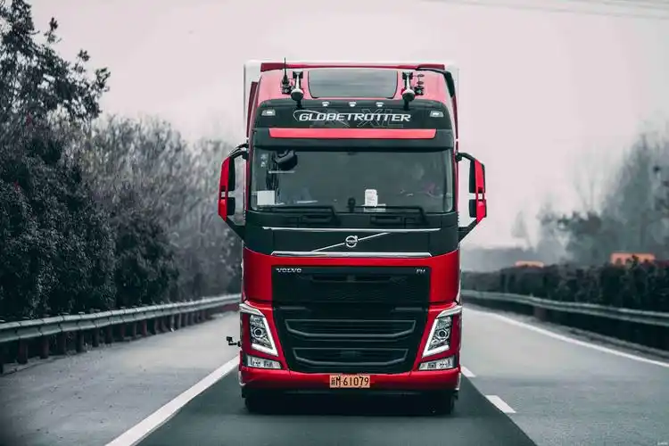 配图四:沃尔沃fh540 6x4牵引车.jpg