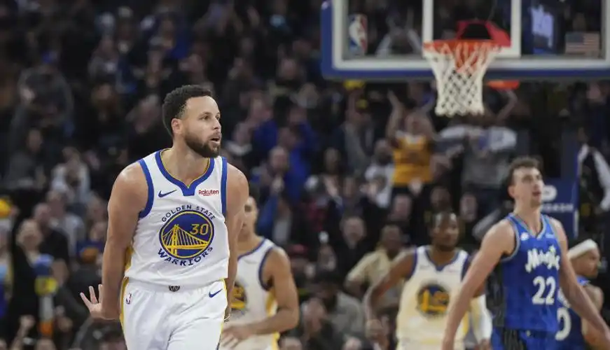 轰3664断库里末节全中拒逆转呐喊表情包摇头抖肩很吸睛