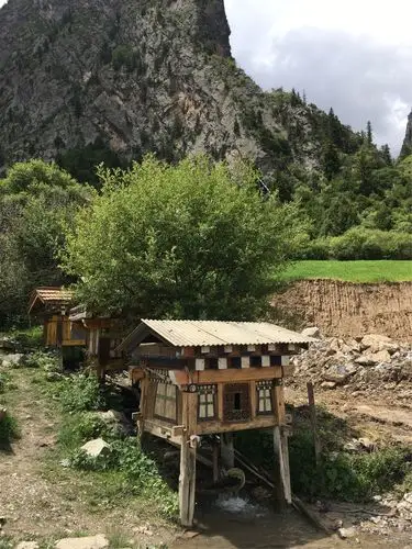 据说这是洛克曾经住过的小屋.