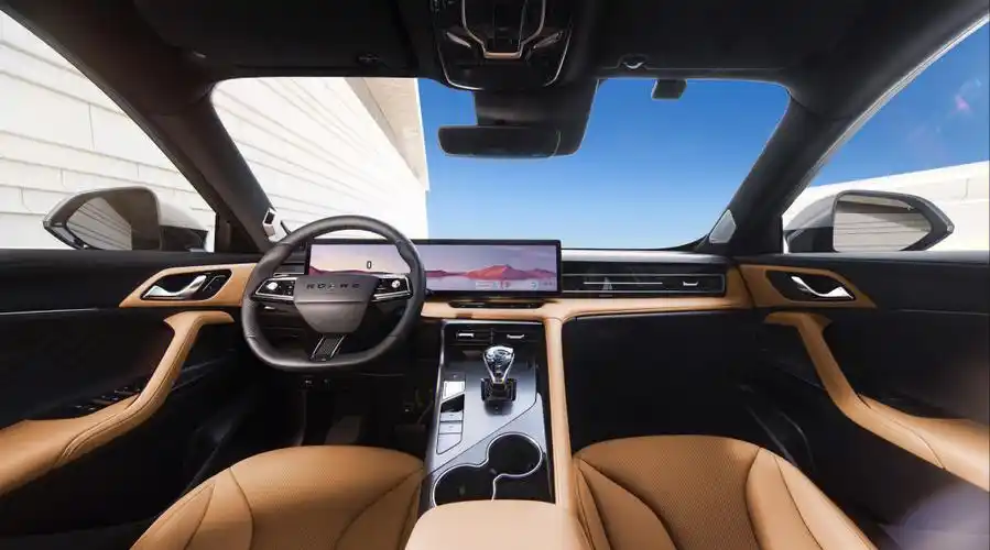 荣威rx5即将上市,从网络搜集的资料看,不仅其外观很"国潮",而且其内饰