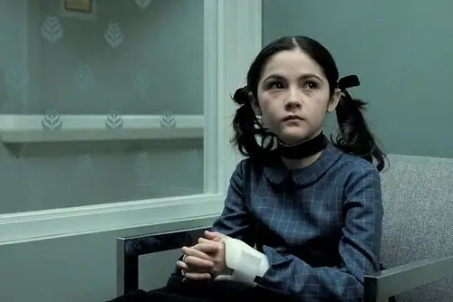 孤儿怨隔11年前传拍完了剧透照曝光埃丝特满脸都是血