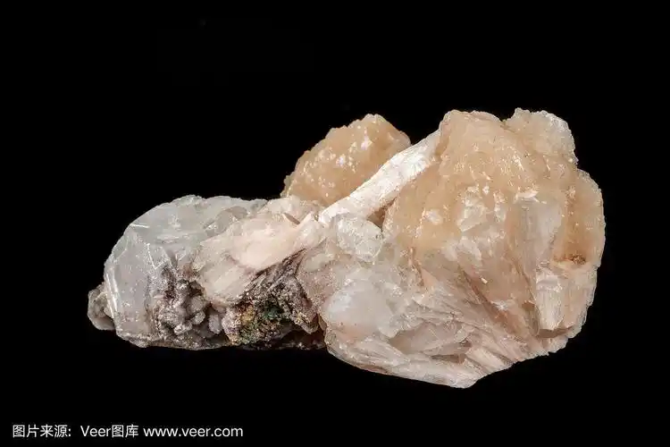 宏观石钠长石矿物上黑色