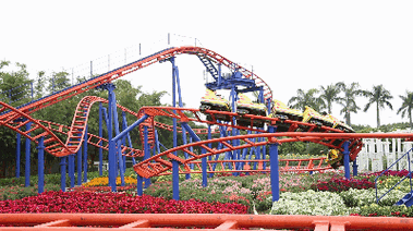 以下游戏自费项目=彩虹滑道=长达百米的彩虹滑道,从坐进轮胎开始心跳