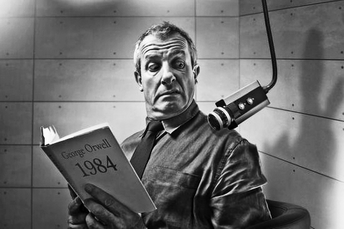 "老大哥正在看着你"——乔治·奥威尔《1984》