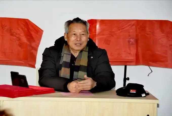 市老年书画研究会党委书记刘传光,常务副会长王琴剑,副秘书长刘有明