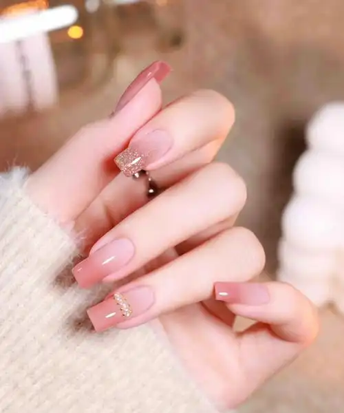 2022最新气质裸粉色渐变美甲图