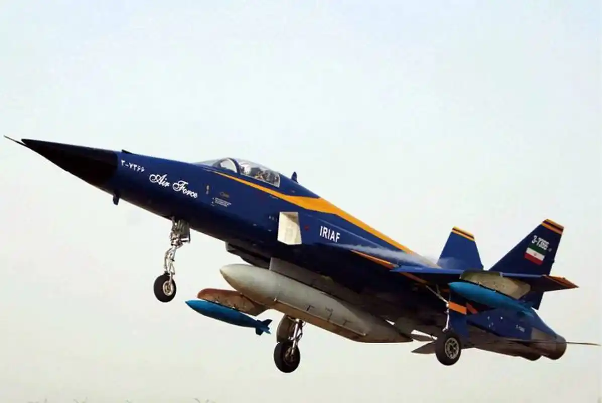 伊朗"闪电"80战斗机 "闪电"80是伊朗研发的双发单座喷气式战斗机,是