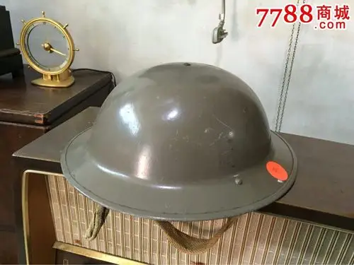 二战英军头盔,贵贱别说,这么完整的极其少见.