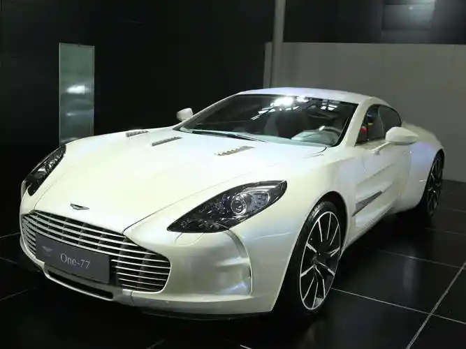 阿斯顿马丁one77全球限量77台,售价达到了4700万元,最高速度达到三百