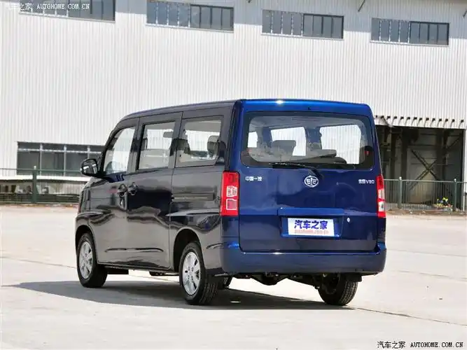 p>佳宝v80是源自森雅平台全新开发的多功能商务车平台的第一款产品.