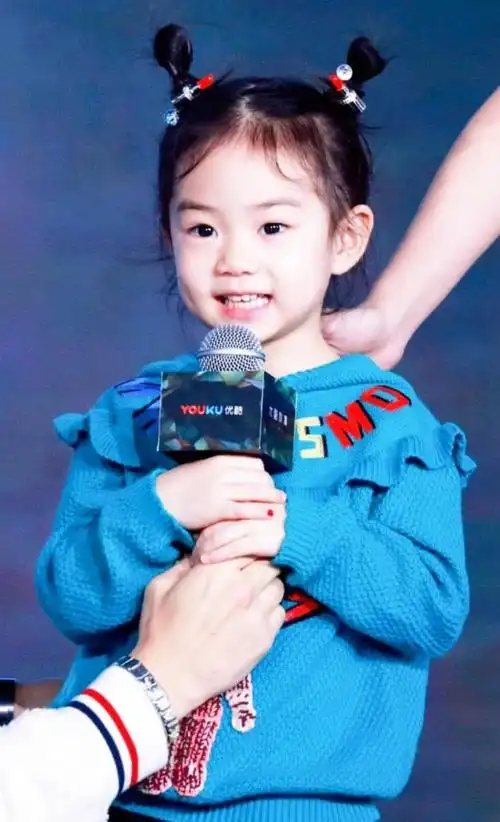 lucky四岁了!扎马尾出镜,奶声奶气表白,中韩混血好强大