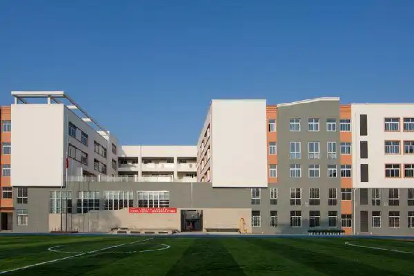 爱成都 迎大运 最美校园伴我行丨成都市田家炳中学