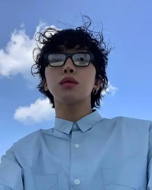 怎么留长发(长发及腰的现代男生)_痞子小将