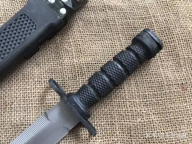 美国的m9刺刀,除基本需求的刺刀功能外,还可当成格斗匕首与野外求生刀