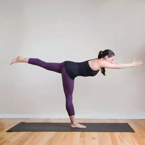 最适合初学者的50个瑜伽体式,收藏慢慢练!