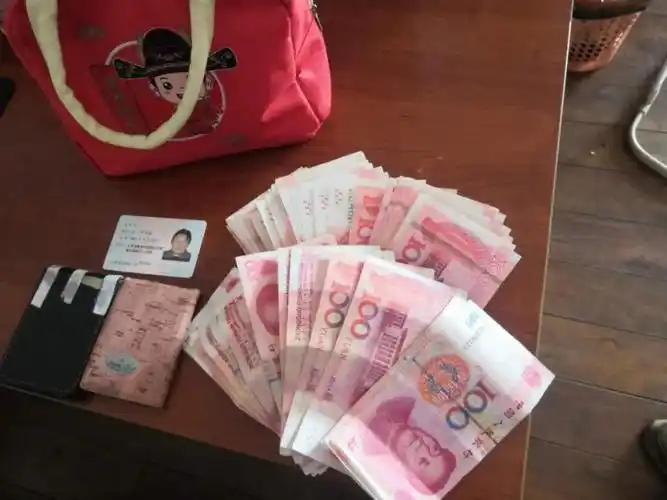 里的一份温暖,宁波城投所属物业公司员工拾金不昧,6000元现金物归原主