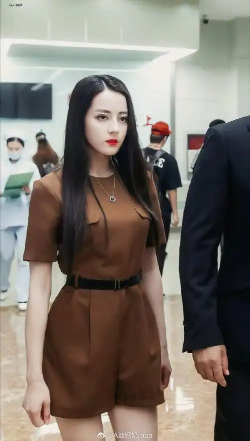 迪丽热巴超话#迪丽热巴开始推理吧#    关小迪@dear-迪丽热巴