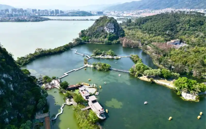 航拍广东肇庆七星岩风光