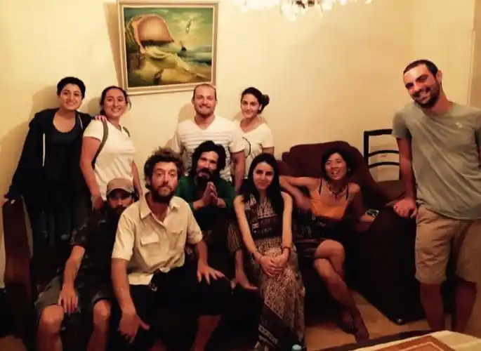 性格敏感的法国厨师音乐人alex亚美尼亚瑜伽老师arev曾经自律瑜伽饮食