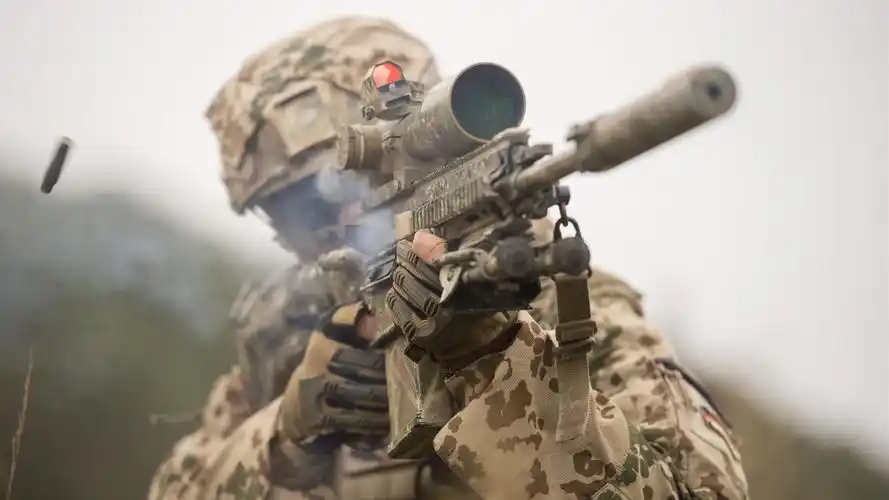 士兵,狙击手,消声器,武器 壁纸