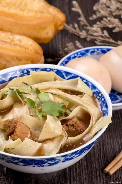 锅巴菜具有天津特色,距今已经有300多年历史