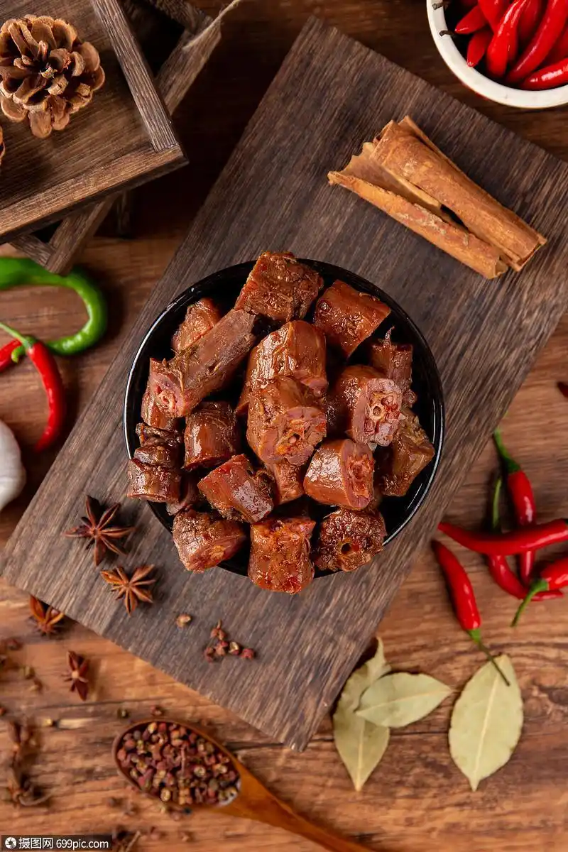 俯拍中国风碗里的麻辣鸭脖
