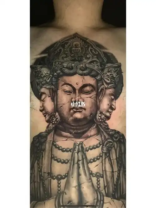 石雕三宝佛佛纹身