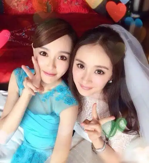 明星闺蜜合照暗藏多少"心机"?躲角度,晒p图,互相揭短不留情