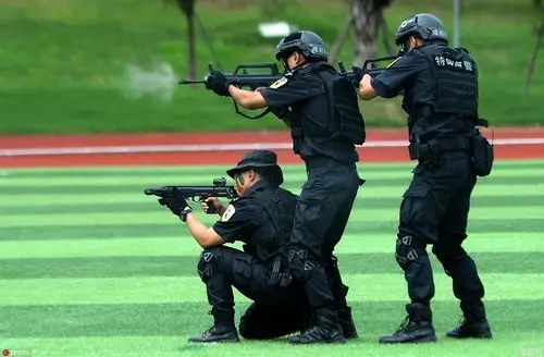 成都公安开展实战演练暨誓师大会