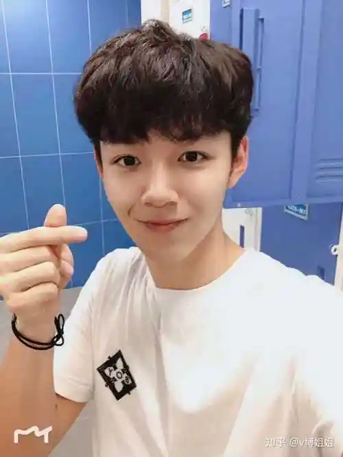 你的帅哥男朋友是在哪里找的?