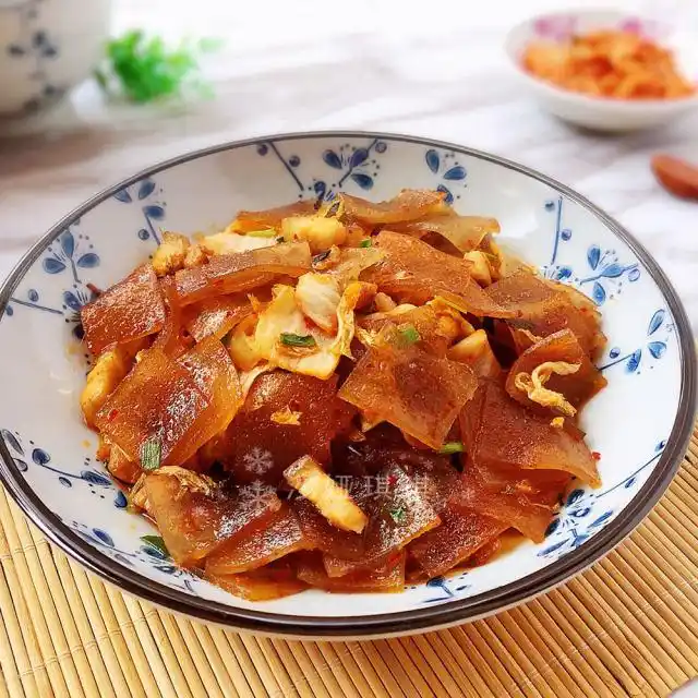 辣白菜炒苕皮,酸辣过瘾超下饭,果然多吃了一碗饭