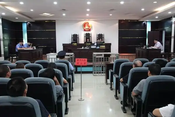 港北法院开审监理贪污案 60名干部旁听庭审