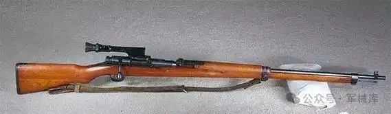 上为日本九九式狙击步枪,下为九七式狙击步枪.