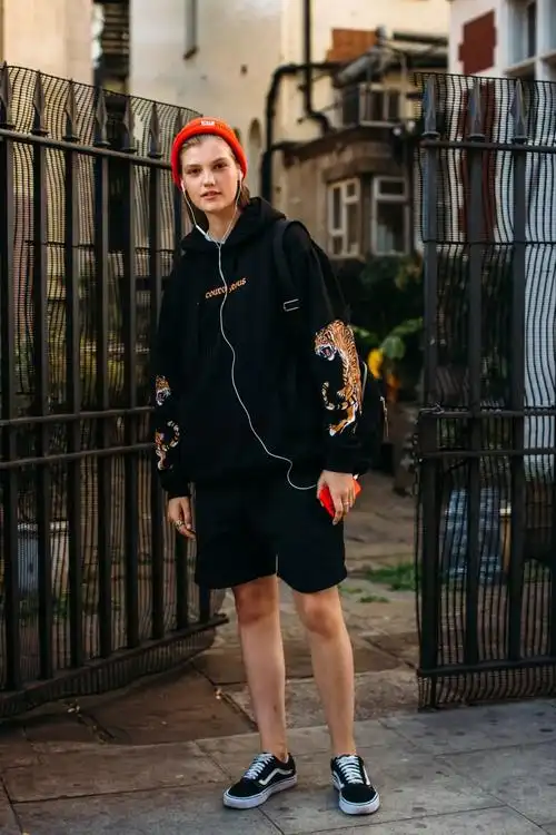 帆布鞋搭配什么裤子(休闲男款帆布鞋穿搭技巧)