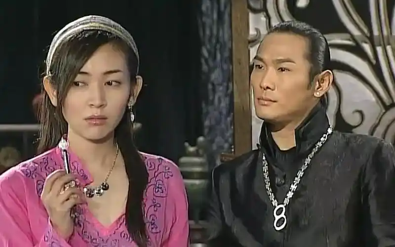 第八号当铺:杨文珊利用万灵之钥匙,反复进入八号当铺挑衅韩诺_哔哩