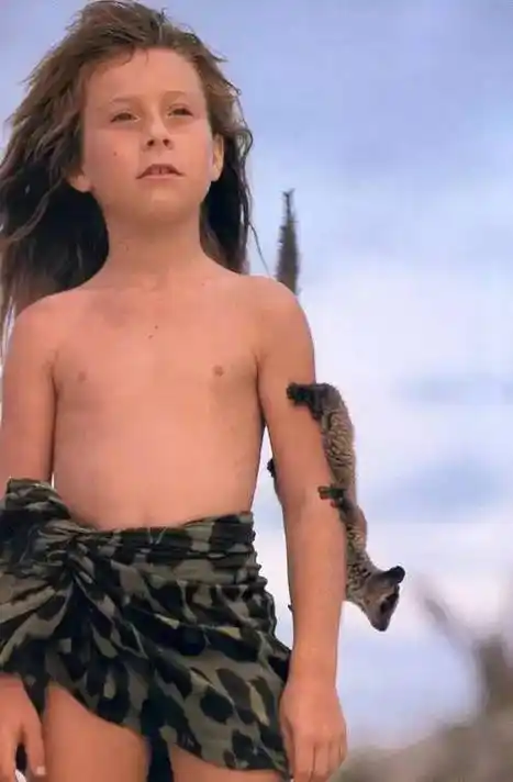 她叫tippi degre是一个法国小女孩在非洲真实的童年这不是迪斯尼的