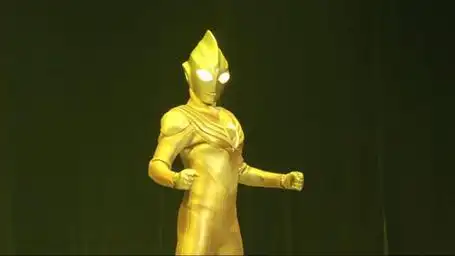 奥特曼舞台剧:迪迦变成闪耀形态,轻松碾压白色贝利亚