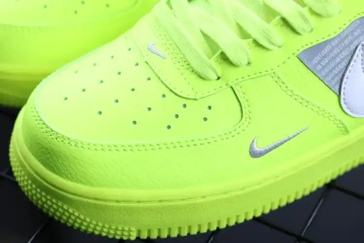 nike air force 107 lv8 utility 空军一号低帮荧光绿休闲板鞋 aj7