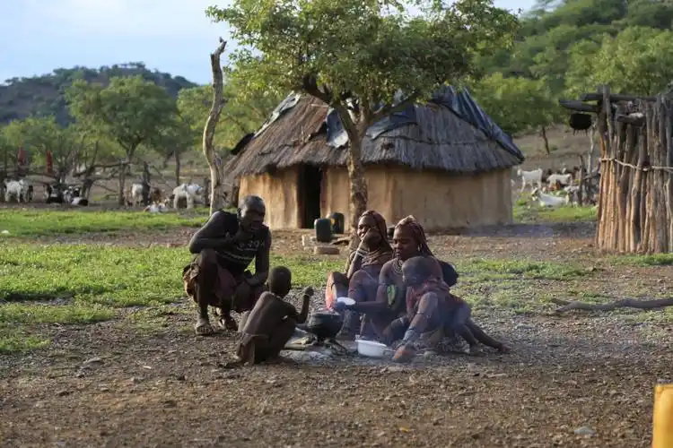 游走纳米比亚～探访辛巴原始部落红泥人村