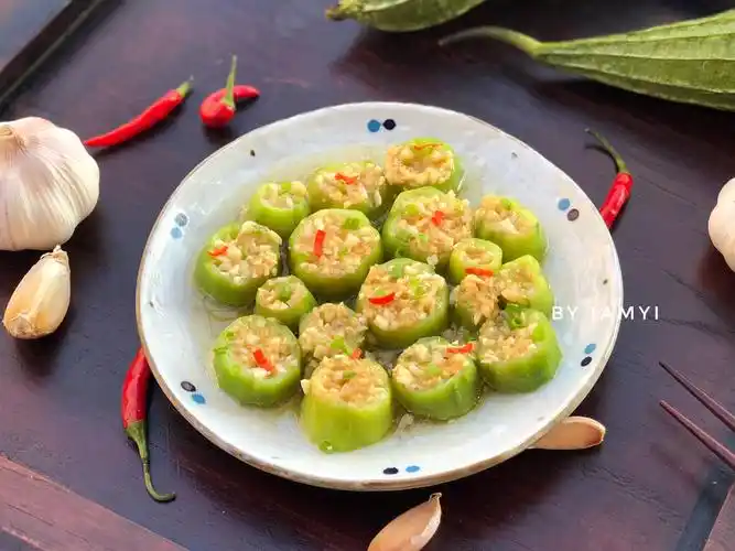 蒜蓉蒸丝瓜怎么做_蒜蓉蒸丝瓜的做法_iamyiiamyi_豆果美食