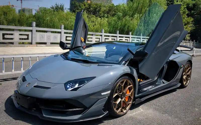 兰博基尼aventador svj