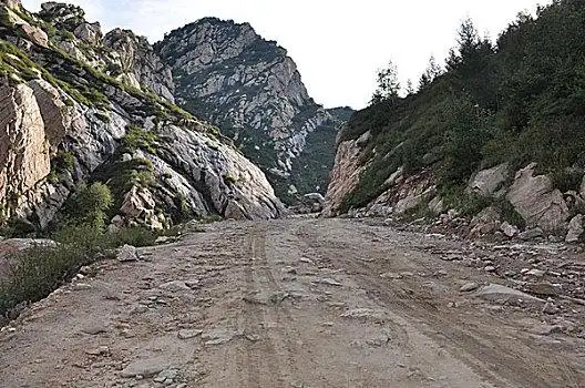 崎岖山路图片_崎岖山路图片大全_崎岖山路图片素材