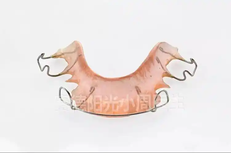 有很多的情况是需要早期看矫治医生的,比如说地包天,严重的骨性不调