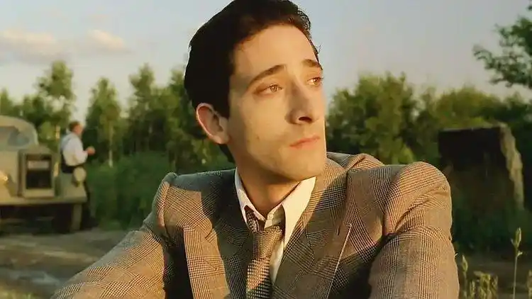 一部震撼人心的经典电影《钢琴家》,用音乐倾诉战争无情人有情!