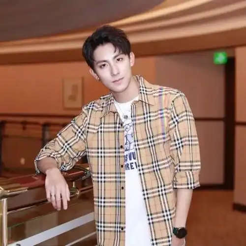 方嘉煜是《非常完美》里面比较有才情的一位男嘉宾,也蛮受女嘉宾