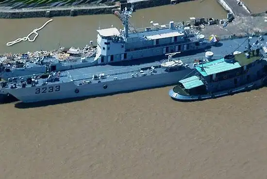 解放军水运大队老旧船艇运输近万吨战训物资